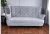 Sofa Kevin I z eleganckimi przeszyciami w stylowym wnętrzu